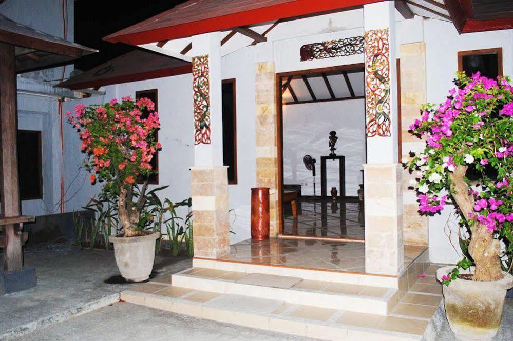 Lombok Beach Villa Mangsit Buitenkant foto