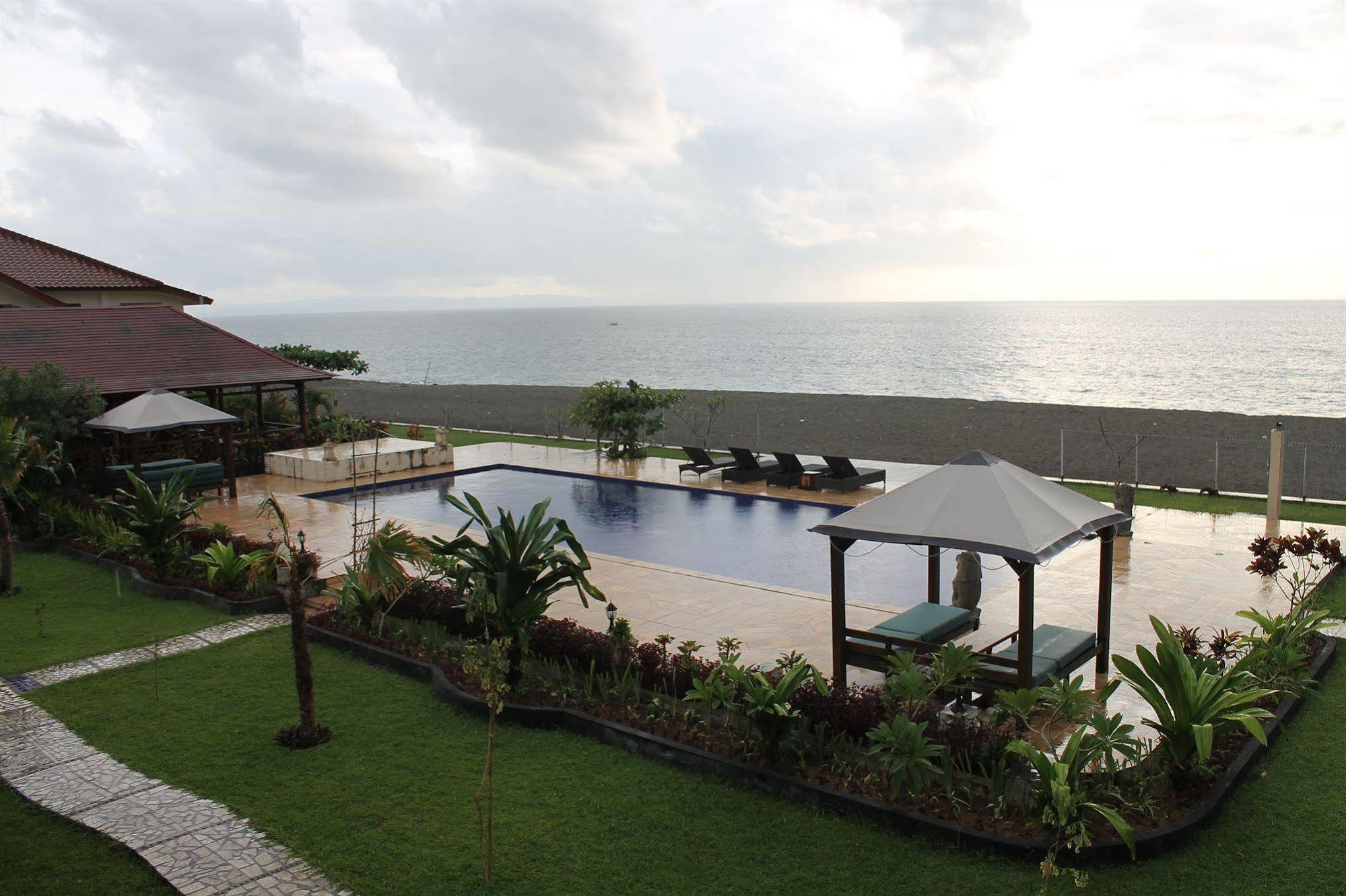 Lombok Beach Villa Mangsit Buitenkant foto