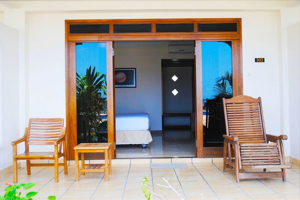 Lombok Beach Villa Mangsit Buitenkant foto